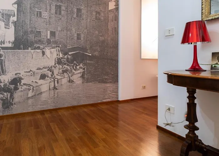 Riva Di Reno - Historical Center شقة